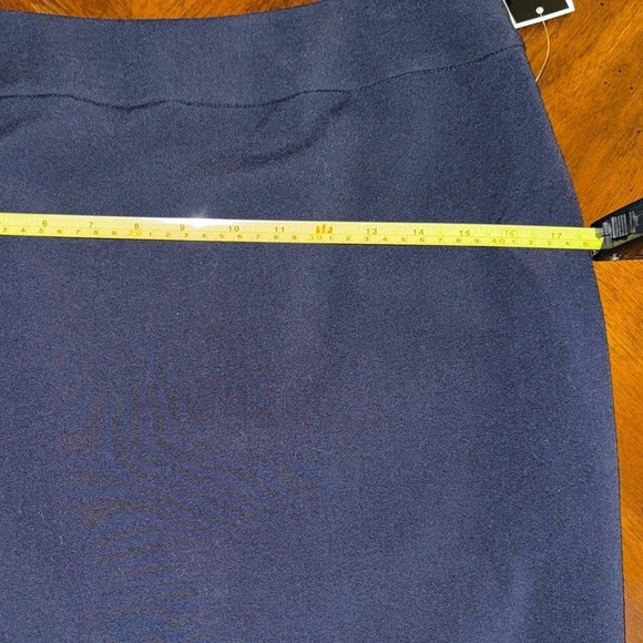 NWT Nine West pencil skirt Navy- Size 4 - Picture 6 of 6